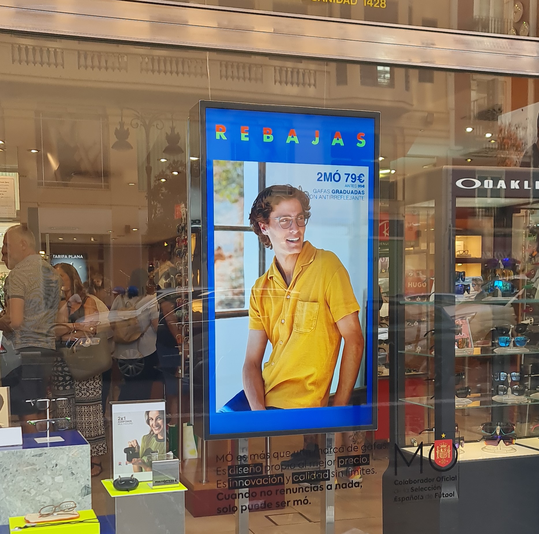 vitrine-tactile10 vitrine-tactile10