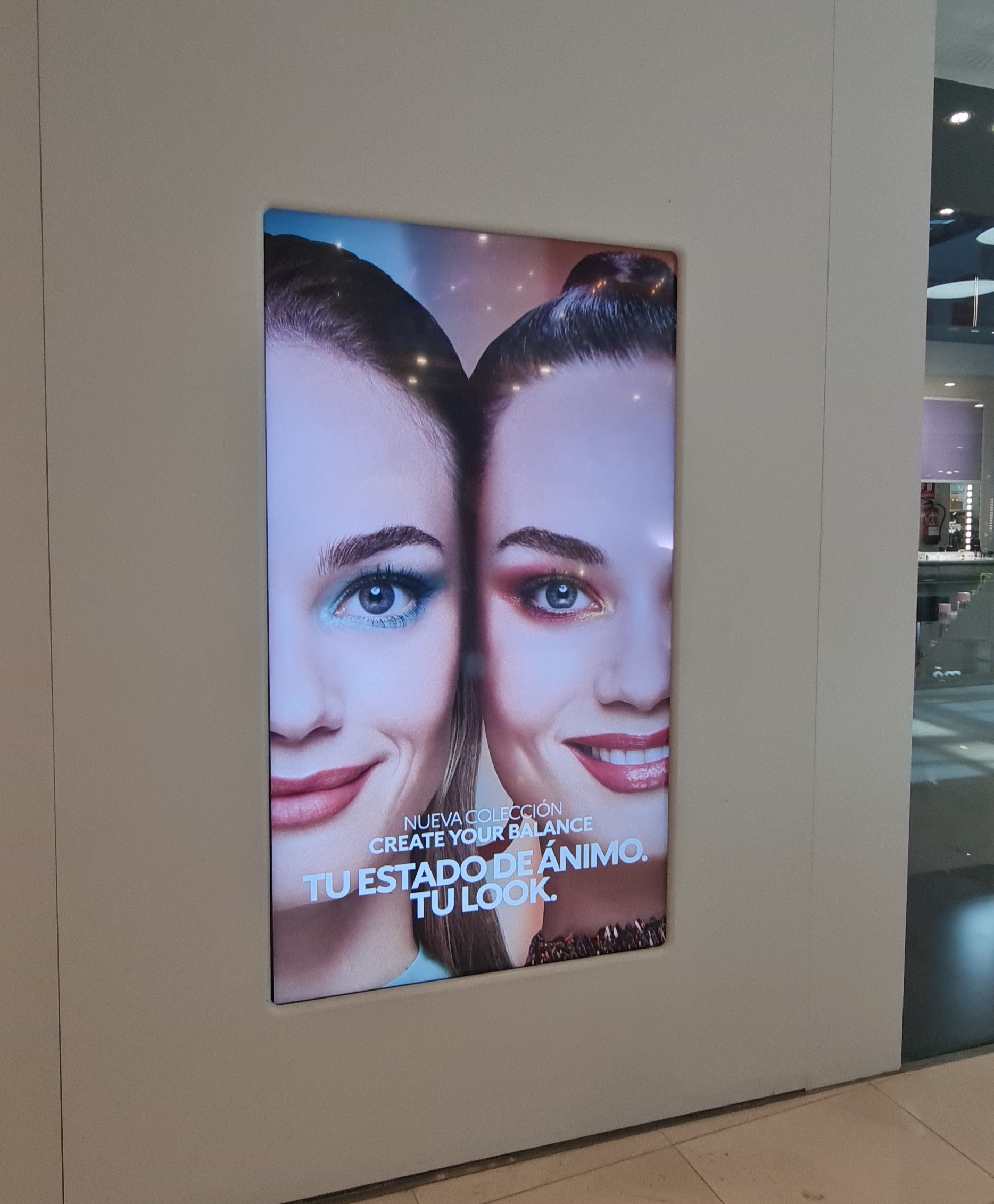 vitrine-tactile-blanc vitrine-tactile-blanc